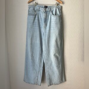 BDG High & Wide jeans size 32